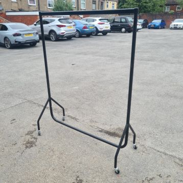 Used Standard Black 4ft Heavy Duty Garment Rail