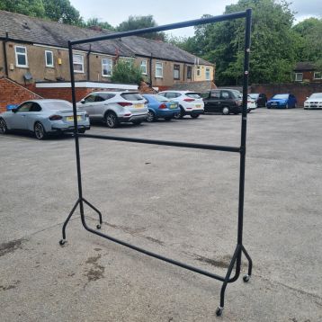 Used Standard Black 6ft Heavy Duty Garment Rail with Centre Bar & 18" Extensions